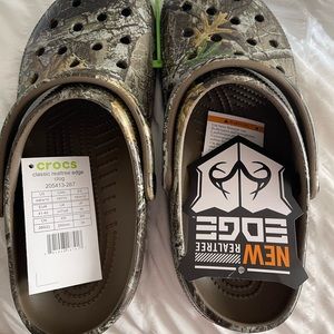 Men’s 8.5 camo crocs